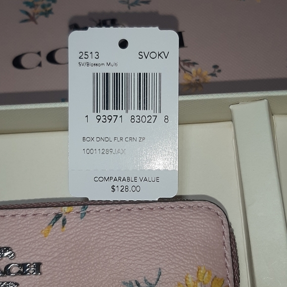 NWT Coach Boxed Wristlet with Bag Charms - Picture 3 of 7